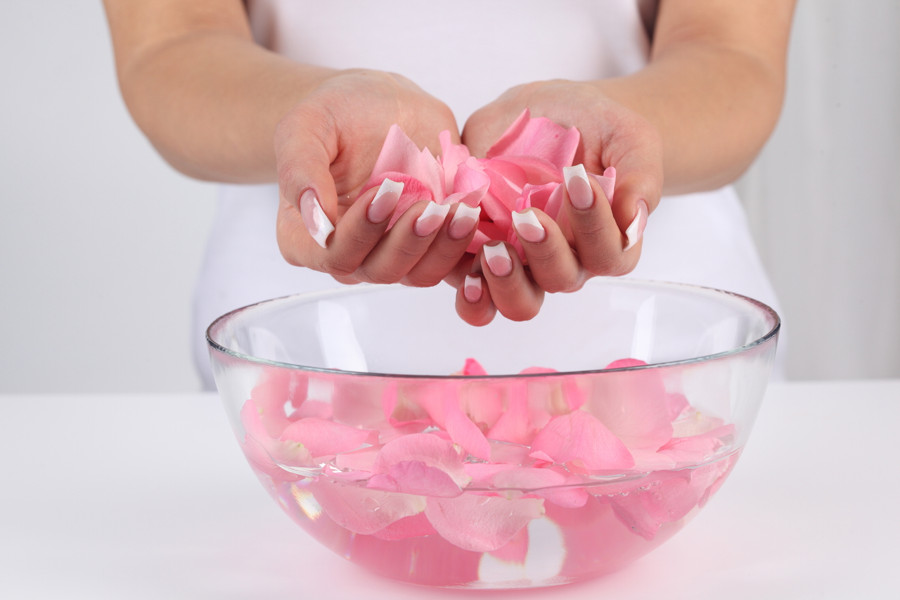 Exploring the Comprehensive Benefits of Rose Petal Supplements
